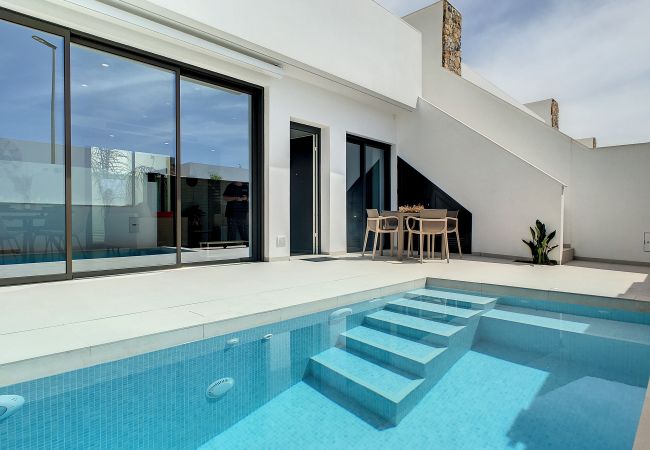 Santiago de la Ribera - Villa