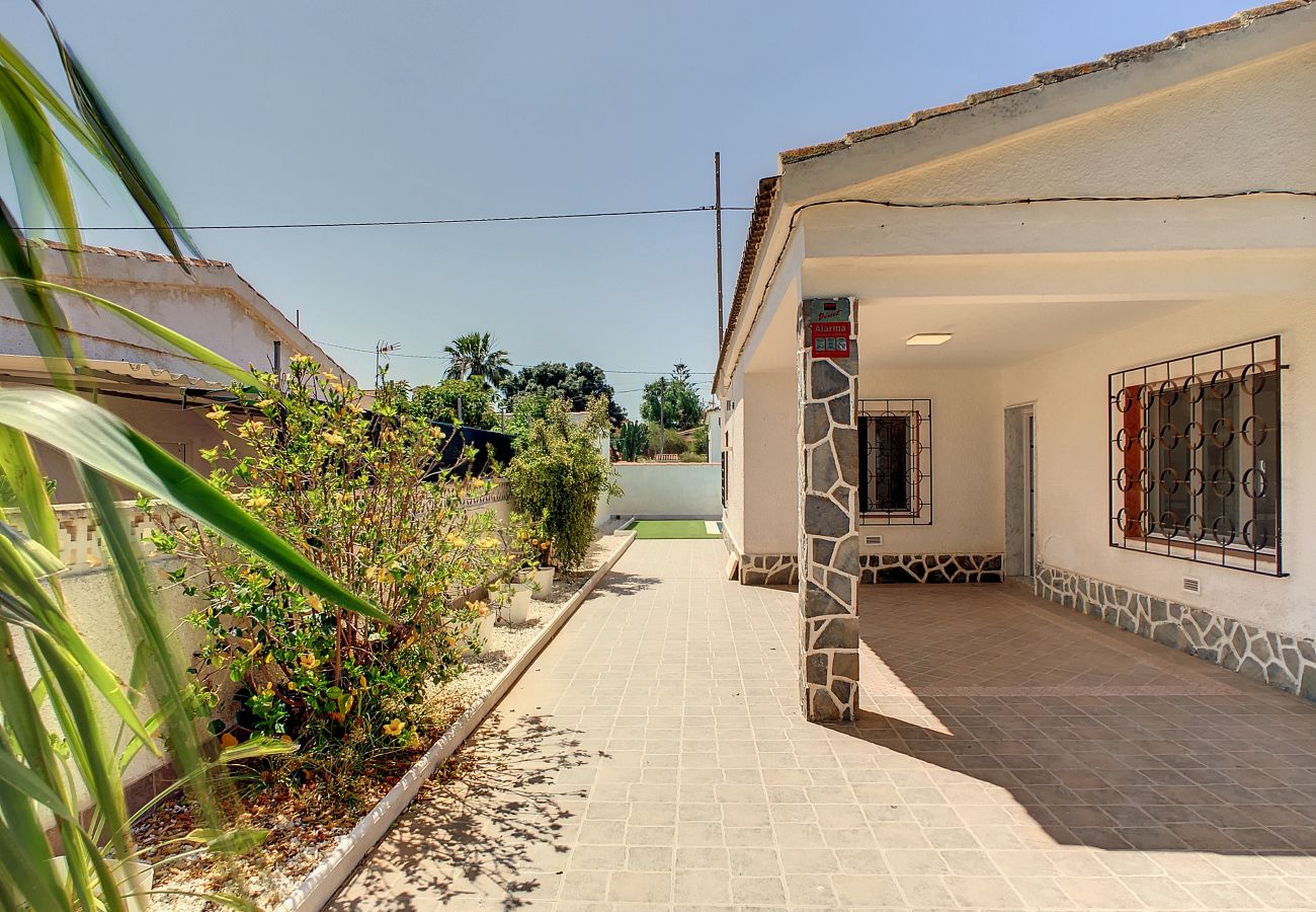 Villa in El Carmoli - Villa with Private Pool - 6409