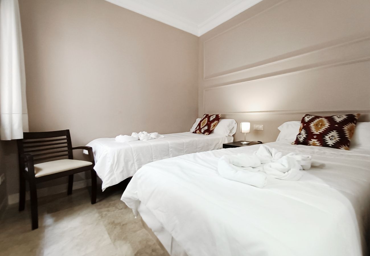 Appartement in Roda - Roda Golf Apartment Dubai - 9809
