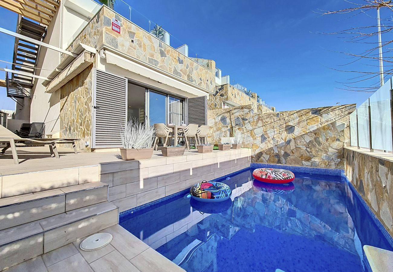 Moderne villa met privézwembad in Los Alcázares, vlakbij de Mar Menor.
