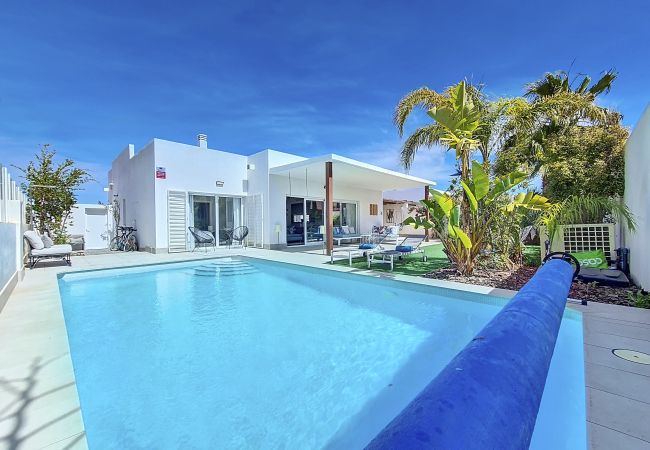 Moderne villa met privézwembad, tuin, parkeerplaats en wifi in Mar de Cristal